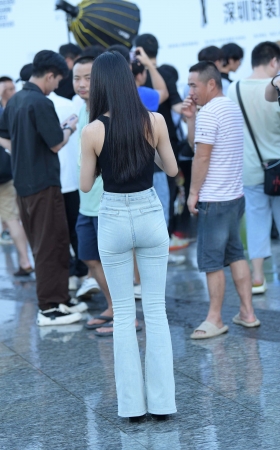 街拍紧牛长腿小姐姐 [25P]