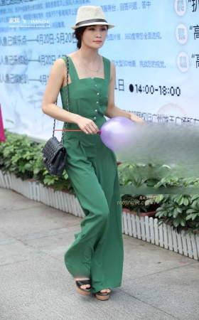 绿色连身裤少妇 [13P]