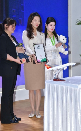 气质的肉丝平底鞋礼仪美女 [19P]