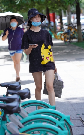 路边偶遇美腿小姐姐