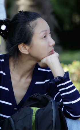 No590 短丝少妇，若有所思
