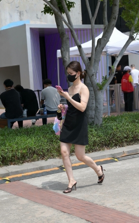 时装周吊带裙气质美女 [20P]