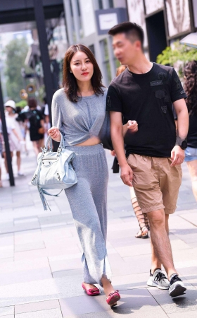 温和典雅的美女 [21P]