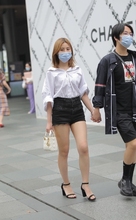 热裤女孩