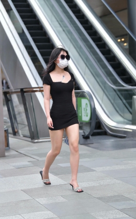 街拍黑色超短裙美女 【图片➕视频】 [23P]