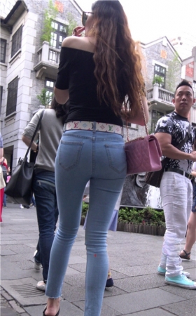 极品牛仔紧身裤妹子