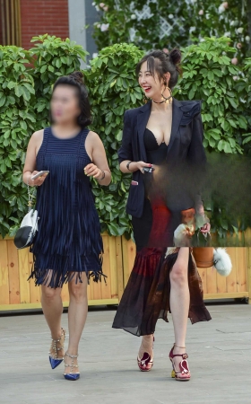 明星范十足的气质女 [17P]
