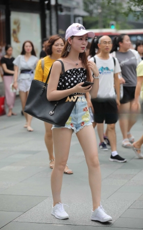 白净热裤美女 [17P]