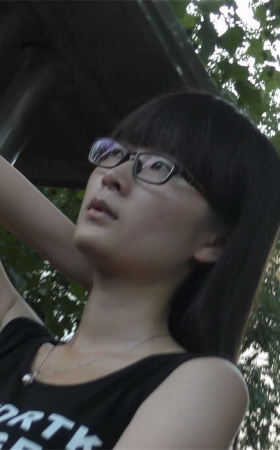车站等车的学生