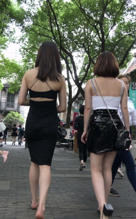 性感的包臀裙好身材美女姐妹