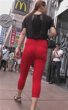 红裤高腰紧身美女