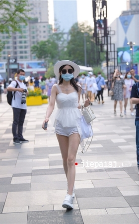 戴着帽子的墨镜小姐姐(46P)