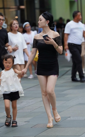 街拍紧身抹胸包臀裙朲槭 [19P]