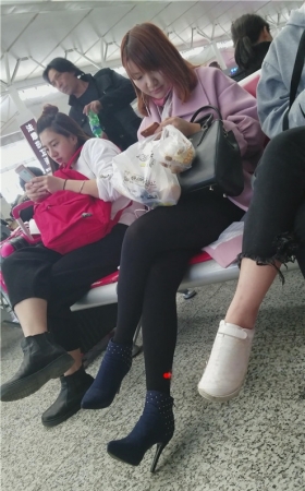 黑丝短发小姐姐