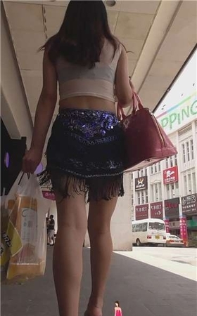 长腿超短露脐装MM，美裙真漂亮。[244 MB]