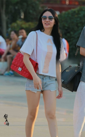 两个美女吹泡泡 [30P]