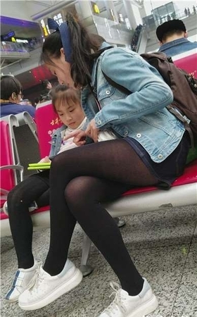 4k-黑色丝袜运动鞋秀丽颜值美少妇