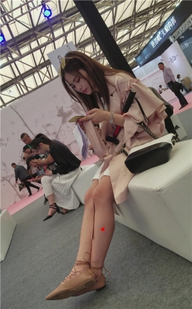 漂亮的美腿女孩