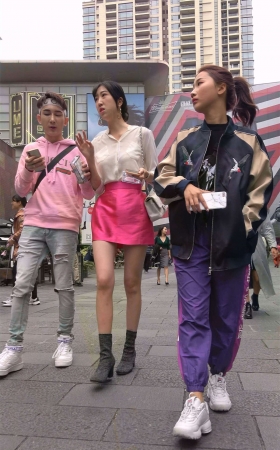 白衬衫粉群极品高挑美腿美女身材正点