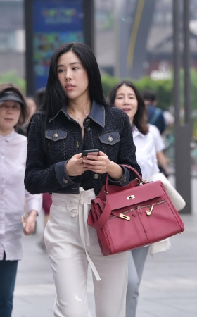 高挑白裤美女 [16P]