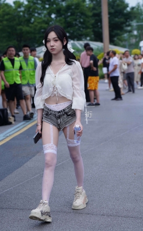 夏日清凉热裤小美妞 [22P]