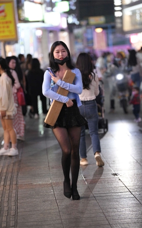 荷叶边格子裙