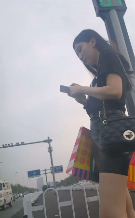 长腿皮裙肉丝袜美女