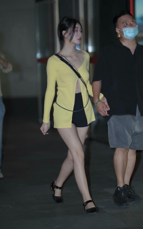 黄衣服美腿女盆友 [9P]