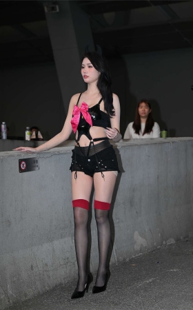 魅惑黑色短裤