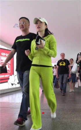戴着墨镜的气质美女二、