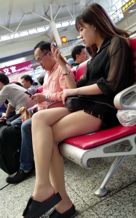 极品气质街拍肉丝袜美腿漂亮美眉