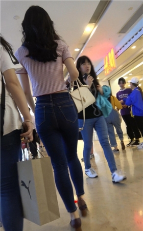 紧身牛仔裤小姐姐