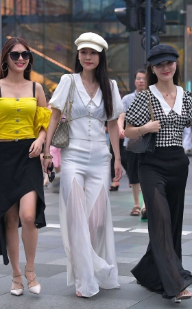 诱人的白裤小姐姐 [15P]