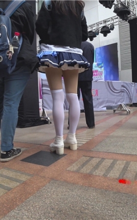 白色高筒袜小姐姐