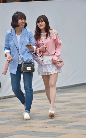 肉丝短裙小女人