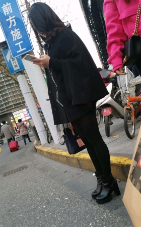 黑色包臀短裙黑色丝袜高跟美妇