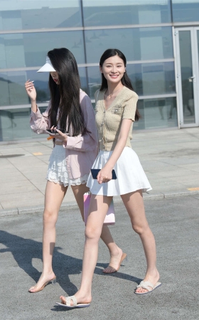 青春靓丽姐妹花