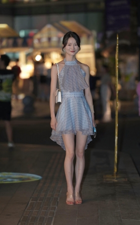 街拍美腿美背小姐姐 [19P]