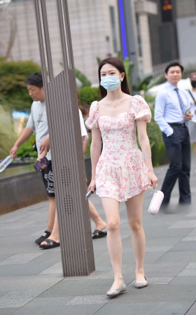 夏日里清新的碎花裙小姐姐 [23P]
