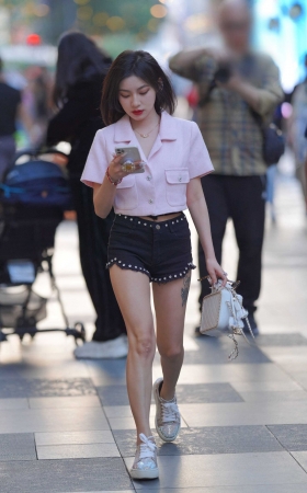 热裤小妹 [12P]