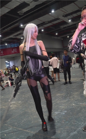 漂亮的黑丝coplay小姐姐