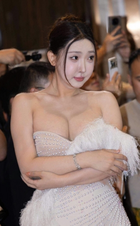 L1554-36P选美-爆乳大奶网红特邀嘉宾李若宁女神 8P