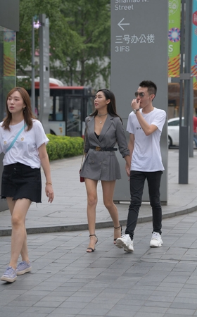 性感与美丽并存的女友