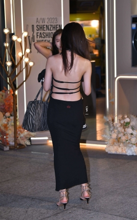 美背 [21P]