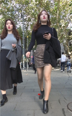 豹纹高腰裙美女