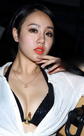 白色上衣小热裤 [14P]