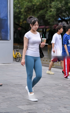 浅蓝色瑜伽裤美女 [16P]