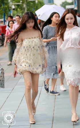 水灵灵的气质女生 [17P]