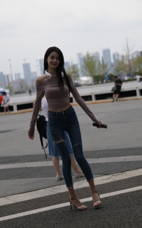 苗条大长腿紧牛淑女