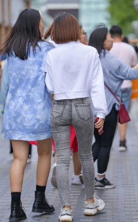 短发灰紧牛妹子 [26P]